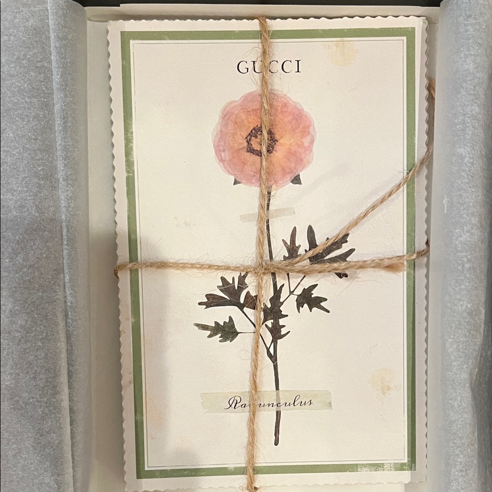 Gucci Floral Notecard Set with Pink and Green Accents - Picture 4 of 8